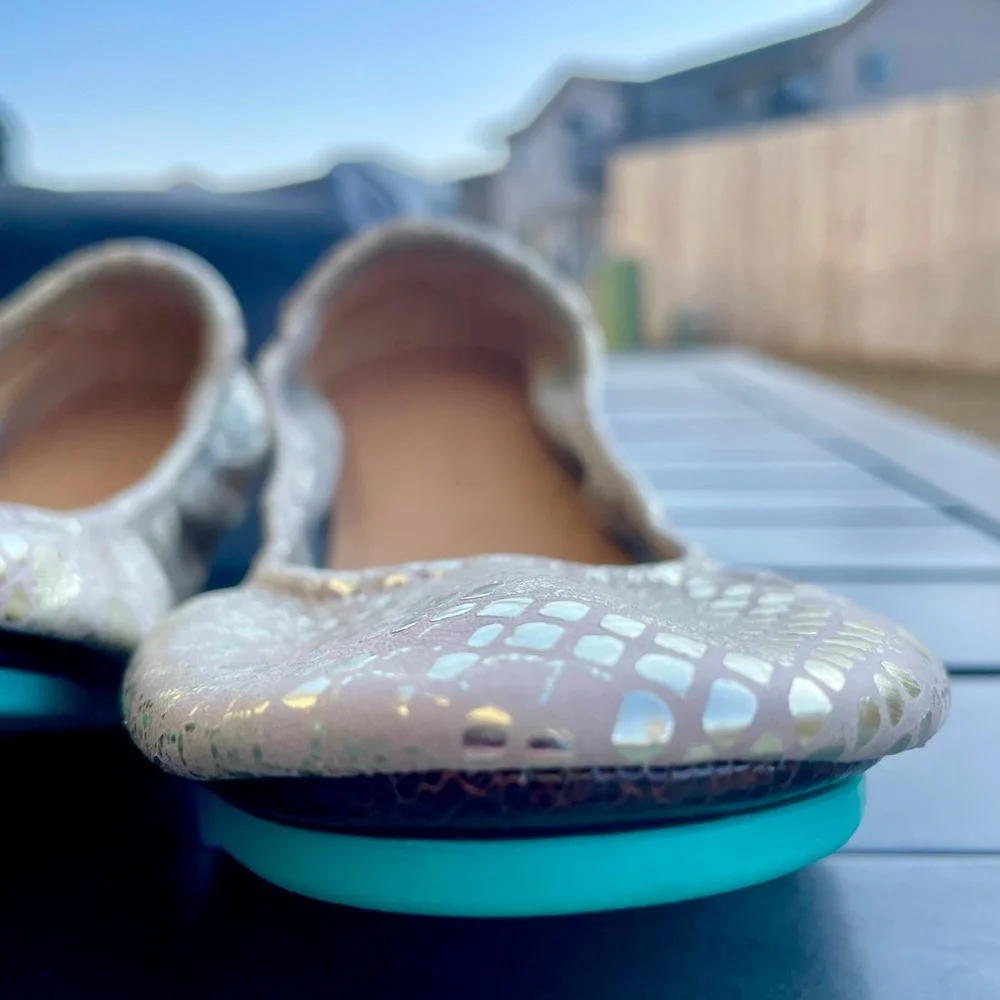 🥿BNIB Romantic Blush Tieks ~ size 9🥿 - Picture 6 of 9